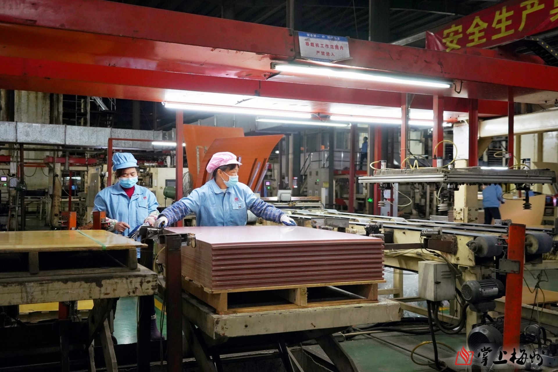 安心返鄉(xiāng)來 發(fā)展路更寬！梅州市威利邦電子科技有限公司深耕主業(yè)提升效能